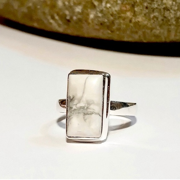 Howlite Ring - Picture 4 of 15